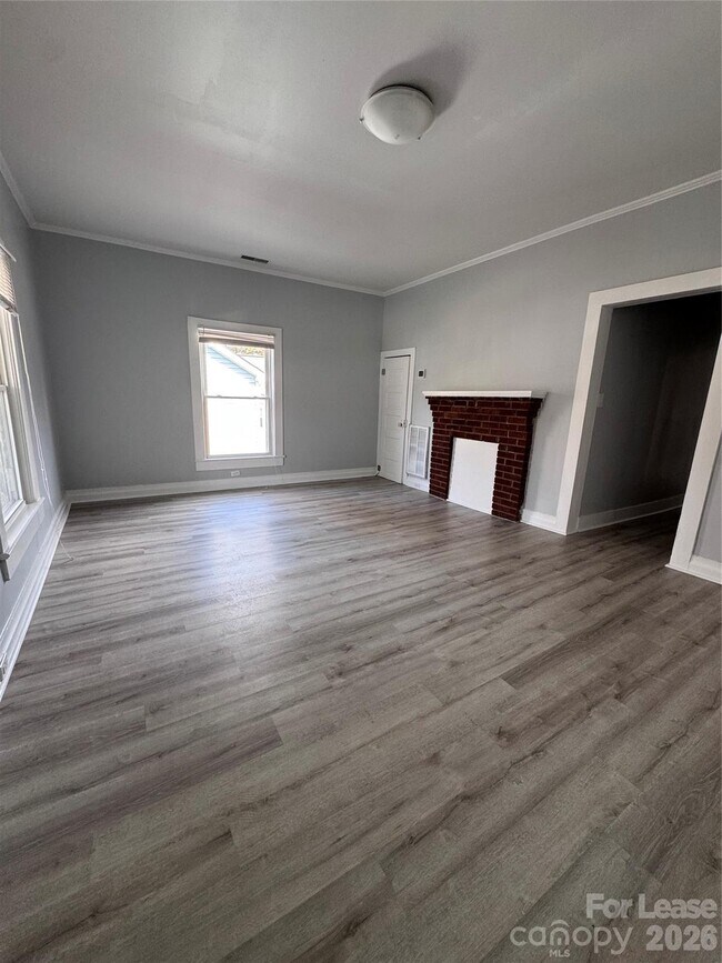 Building Photo - 65 White St SW