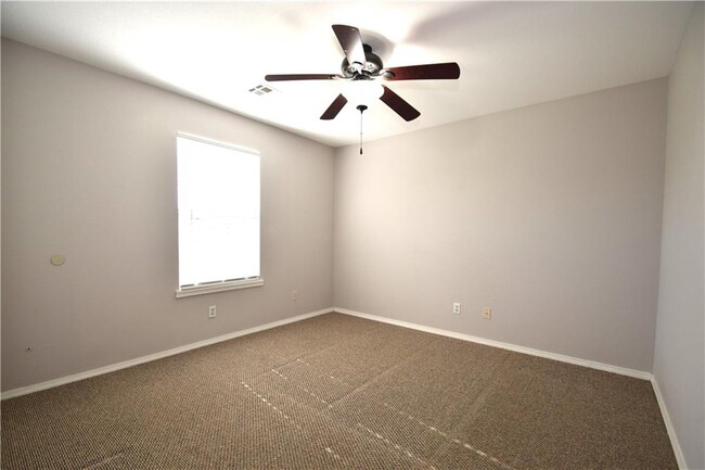 Building Photo - 2510 SE 4th St