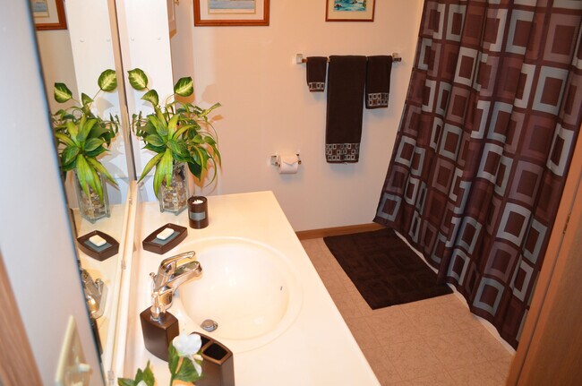 Building Photo - 801 Altamonte Dr