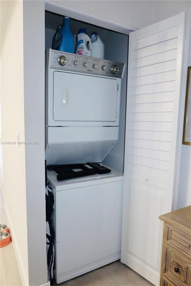 Building Photo - 16755 Hemingway Dr