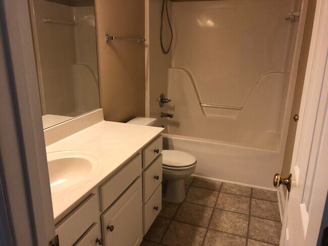 Building Photo - PRE-LEASING FOR JULY 22ND 2026!