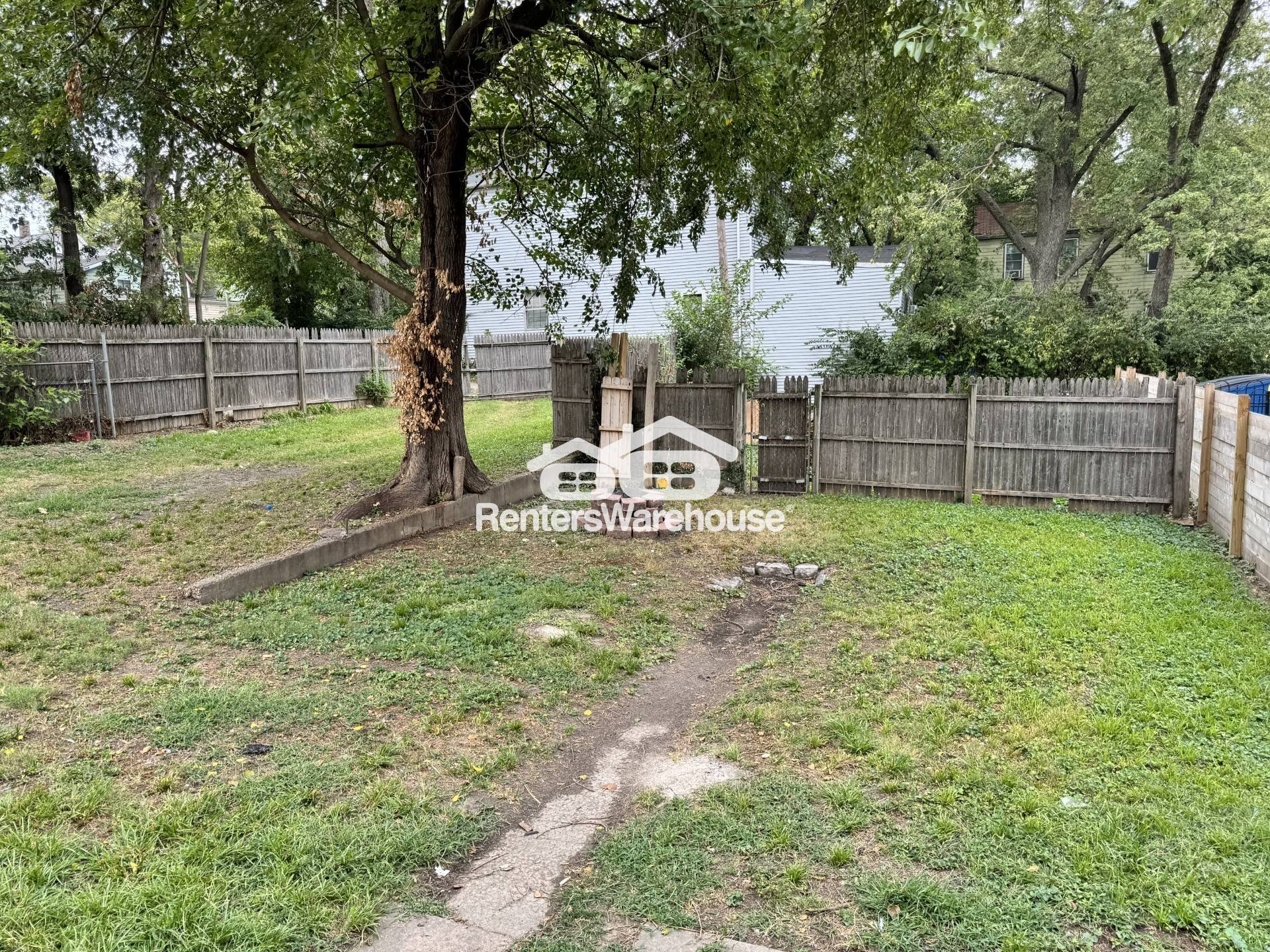 Building Photo - 227 E Marceau St