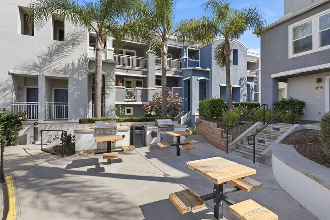 Building Photo - Point Loma, "The Bay" 2 bed 2 Bath Townhome now available! Amazing amenities, don't miss out