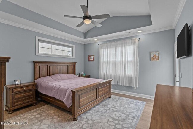 Building Photo - Welcome to this stunning 4-bedroom, 3.5-ba...