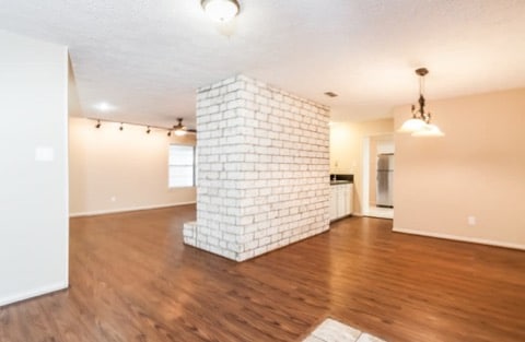 Building Photo - 10127 Sagerock Dr