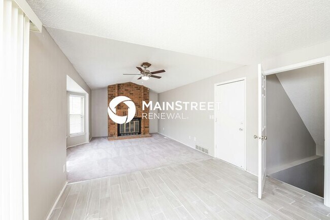Building Photo - 4 Bedroom Pet-Friendly Home in Aurora, CO with Main Street Renewal