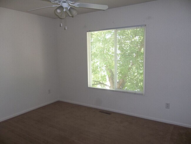 Building Photo - Bright and Inviting 3 Bedroom Home Near Everything Fort Collins Has to Offer