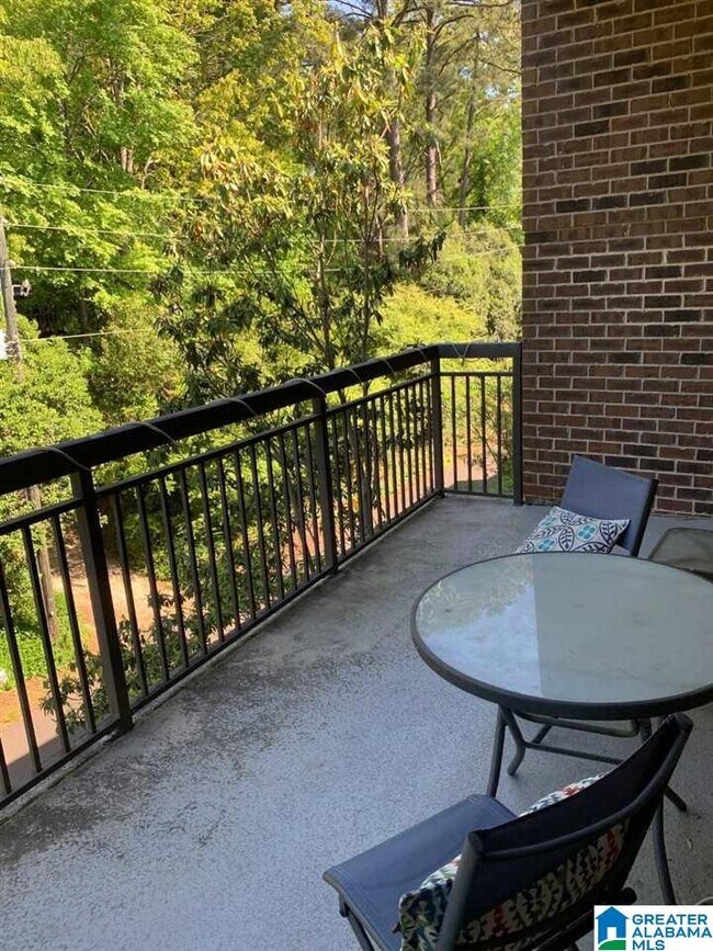 Building Photo - 1040 Broadway St