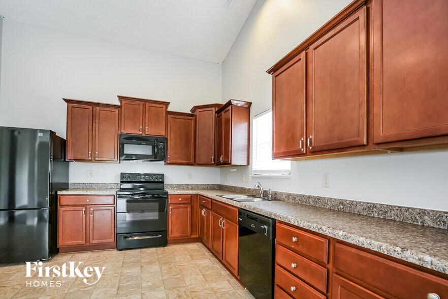 Building Photo - 1301 Greenbriar Wy