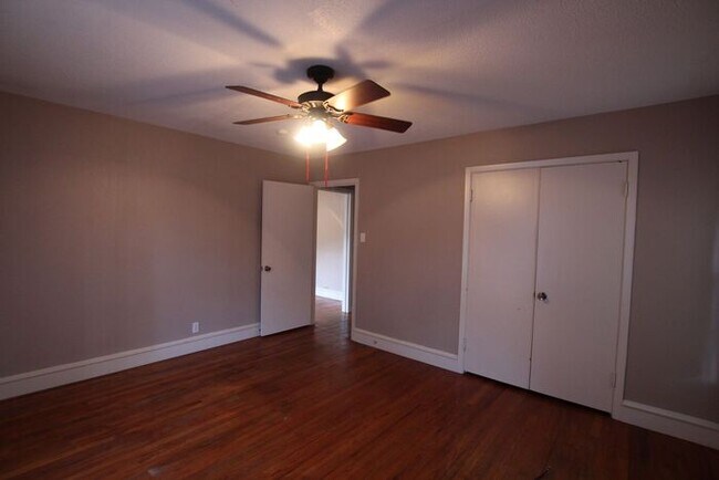 Building Photo - Charming 3 Bedroom 2 Bath Near TJC!