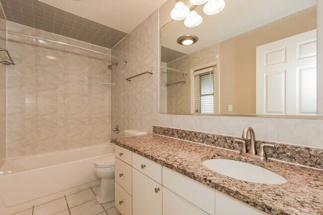 Building Photo - 910 Clearcreek Dr