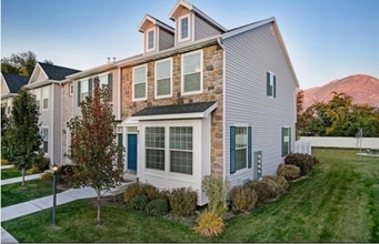 Building Photo - Beautiful Townhome in Prime Provo Location