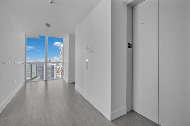 Building Photo - 1100 Biscayne Blvd
