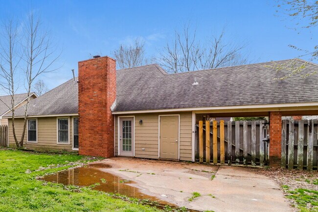 Building Photo - 7644 Valley Glen Dr