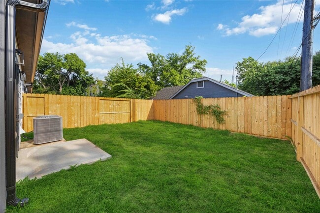 Building Photo - 4125 Shelby Cir