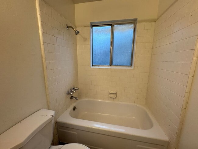 Building Photo - Three Bed, Two Bath Home In North Stockton