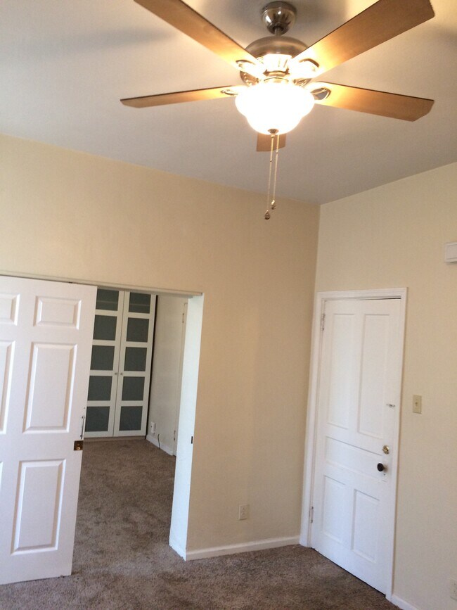 bedroom - 3927 Hoosac St