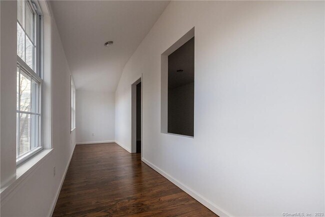 Building Photo - 340 Pleasantview Ave