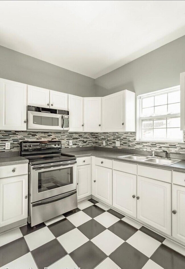 Building Photo - 815 Hamilton Ave