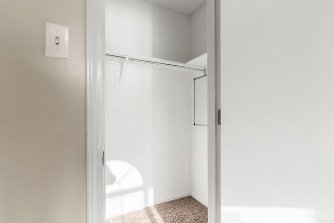 Building Photo - 10 Meadow Ridge Loop