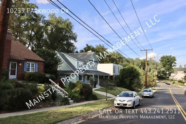 Building Photo - 10239 Parkwood Dr