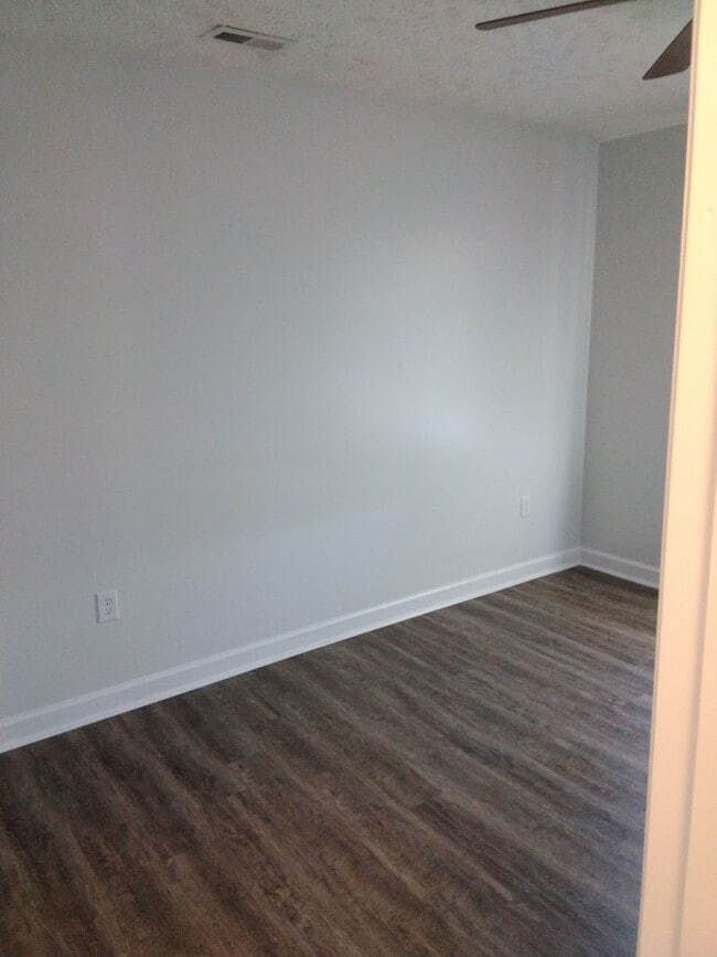 Building Photo - 618 Hiawatha Rd