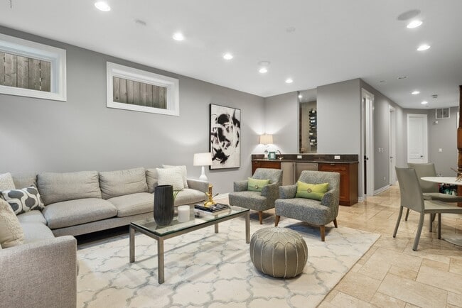 Building Photo - 1925 N Bissell St