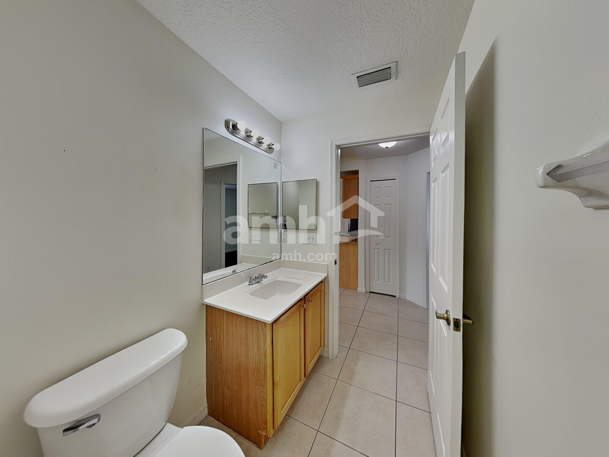 Building Photo - 5731 NW Zenith Dr