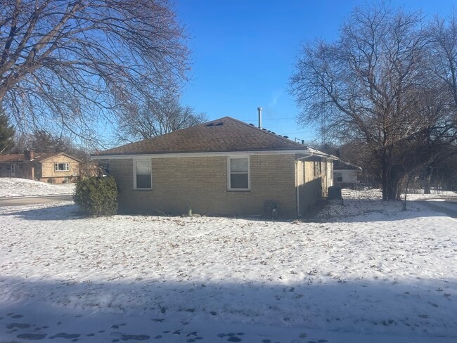 Building Photo - 3303 Greenwood Ave