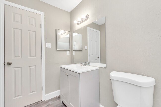 Building Photo - 9700 Leawood Blvd