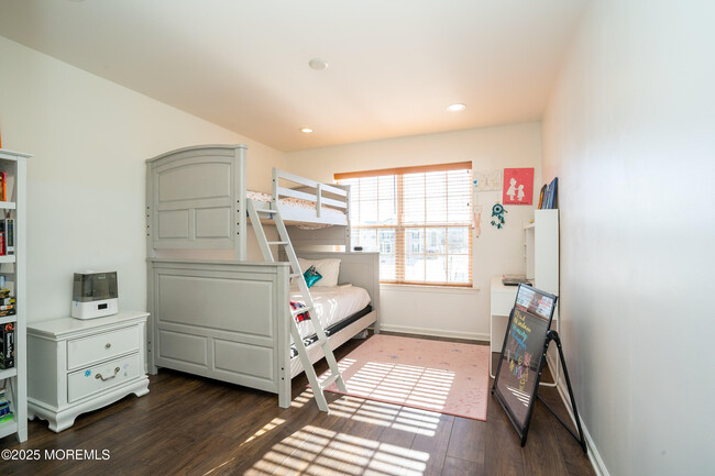 Building Photo - 50 Periwinkle Dr
