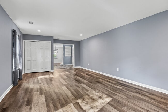 Building Photo - 3 bed 1 bath ranch with large storage/workshop building