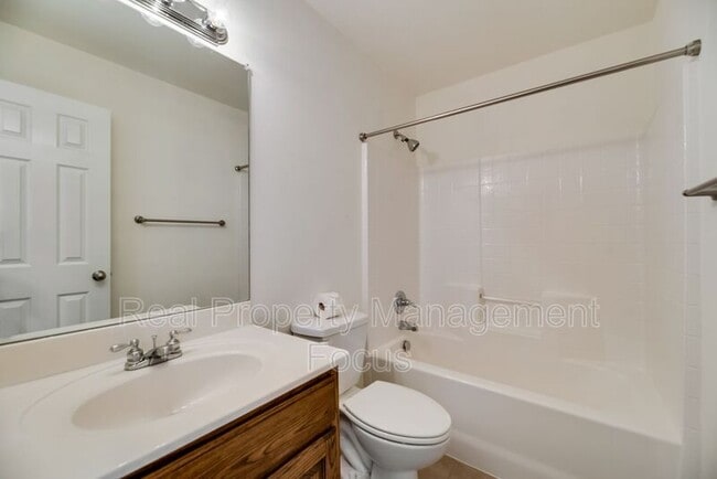 Building Photo - 121 Price Cir