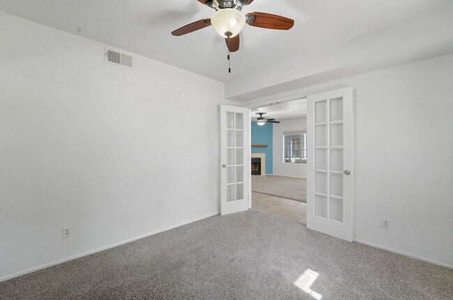 Building Photo - Spacious 3 Bed/2 Bath Home in Lush Crestvi...
