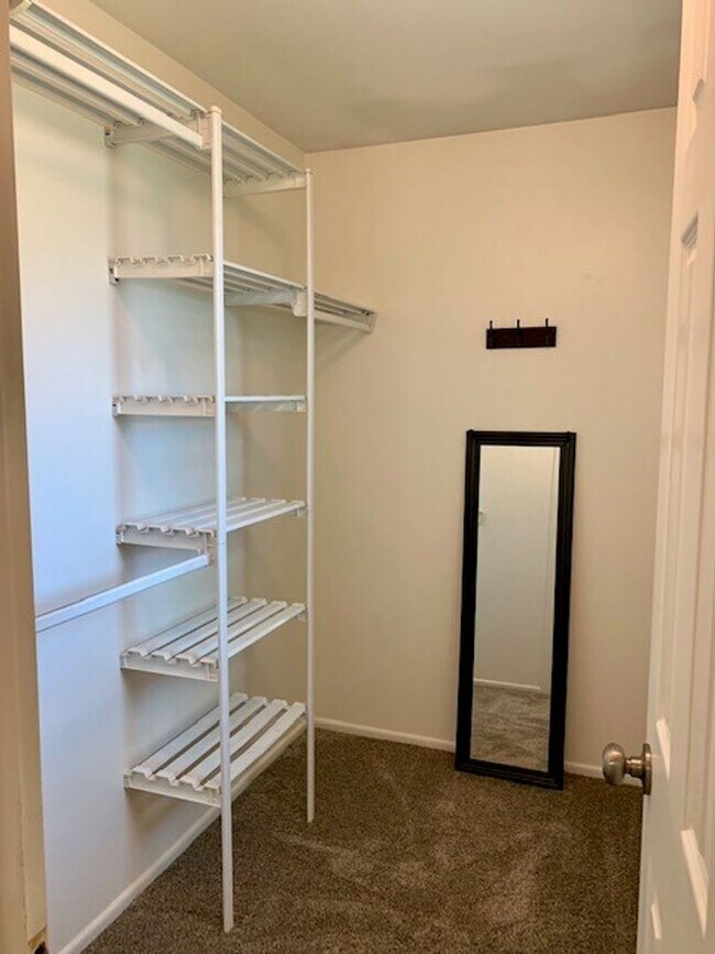 Building Photo - STUDENTS WELCOME! 3-Bed / 2-Bath Home 2 Miles from CSU