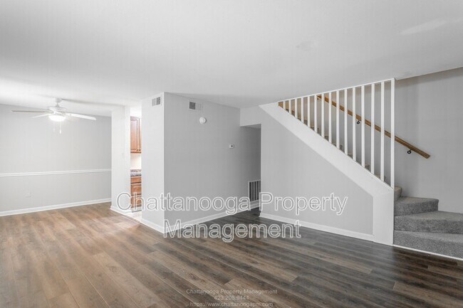 Building Photo - 900 Mountain Creek Rd