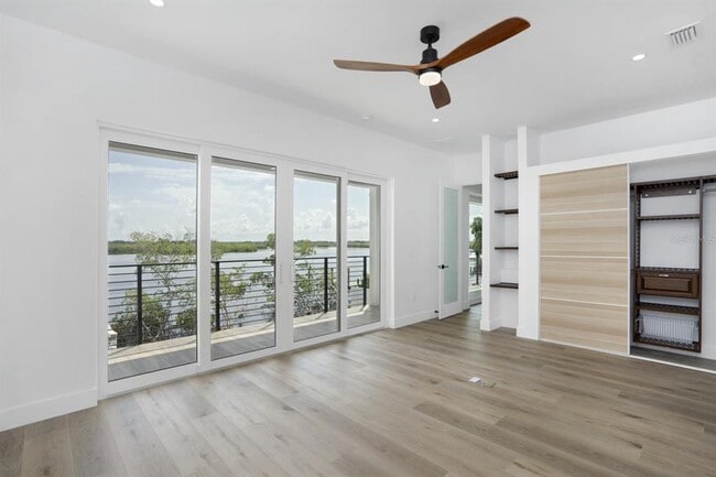 Building Photo - 711 Tropical Dr
