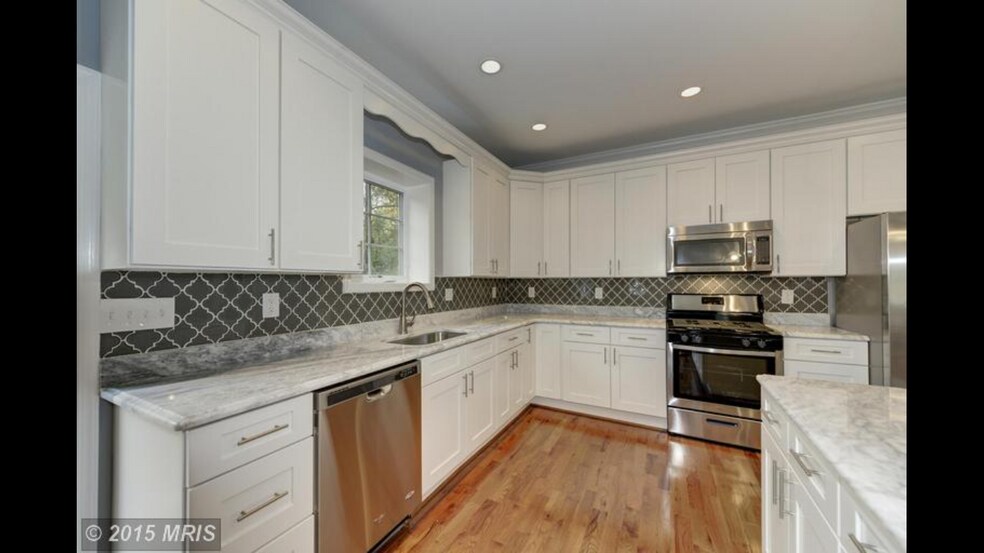 Building Photo - 2831 Cherry St