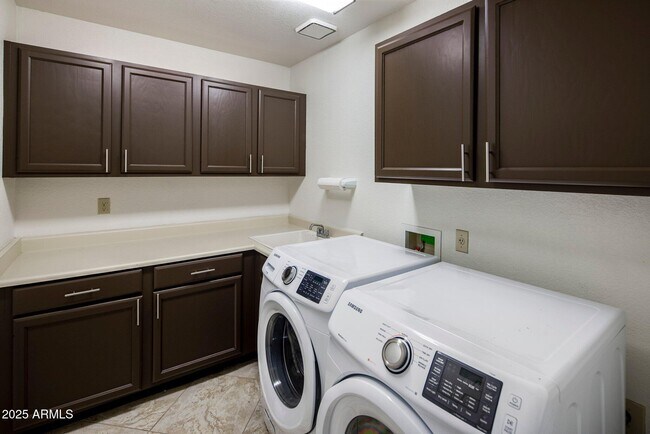 Building Photo - 5747 E Gelding Dr