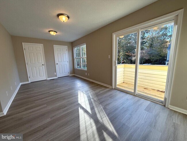 Building Photo - 46359 Columbus Dr