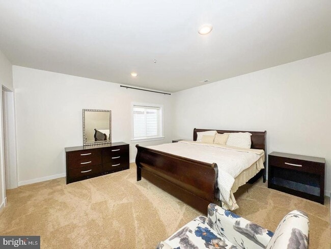 Building Photo - 6717 Glenhurst Dr
