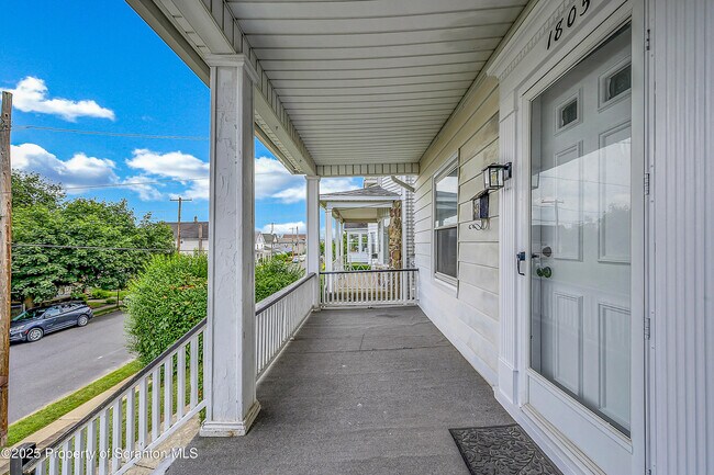 Building Photo - 1805 Farr St