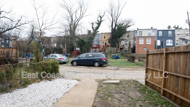 Building Photo - 2619 Loyola Northway