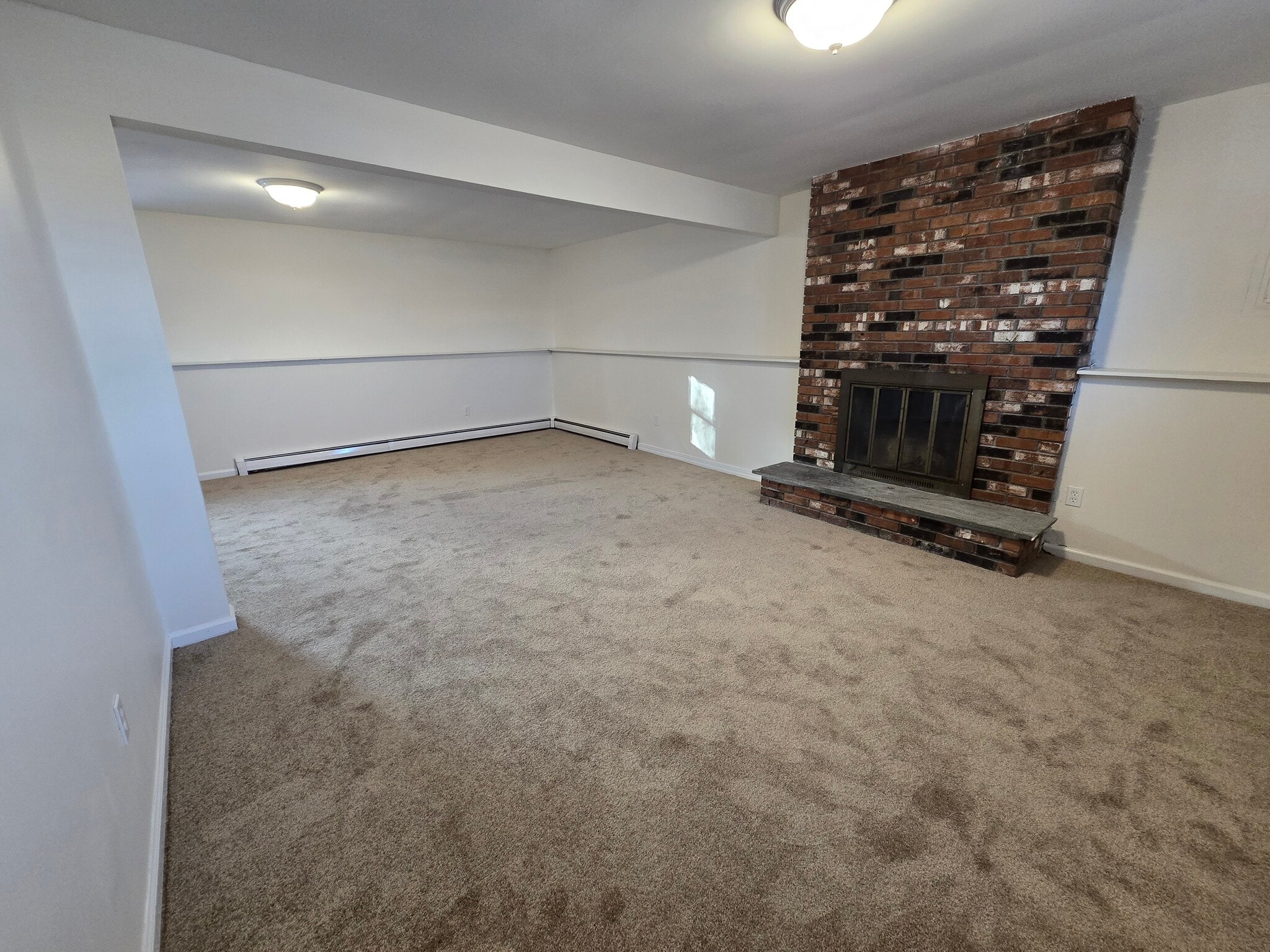 Lower Level - 32 Monroe St