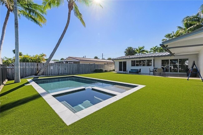 Building Photo - 1709 SW 5th Pl