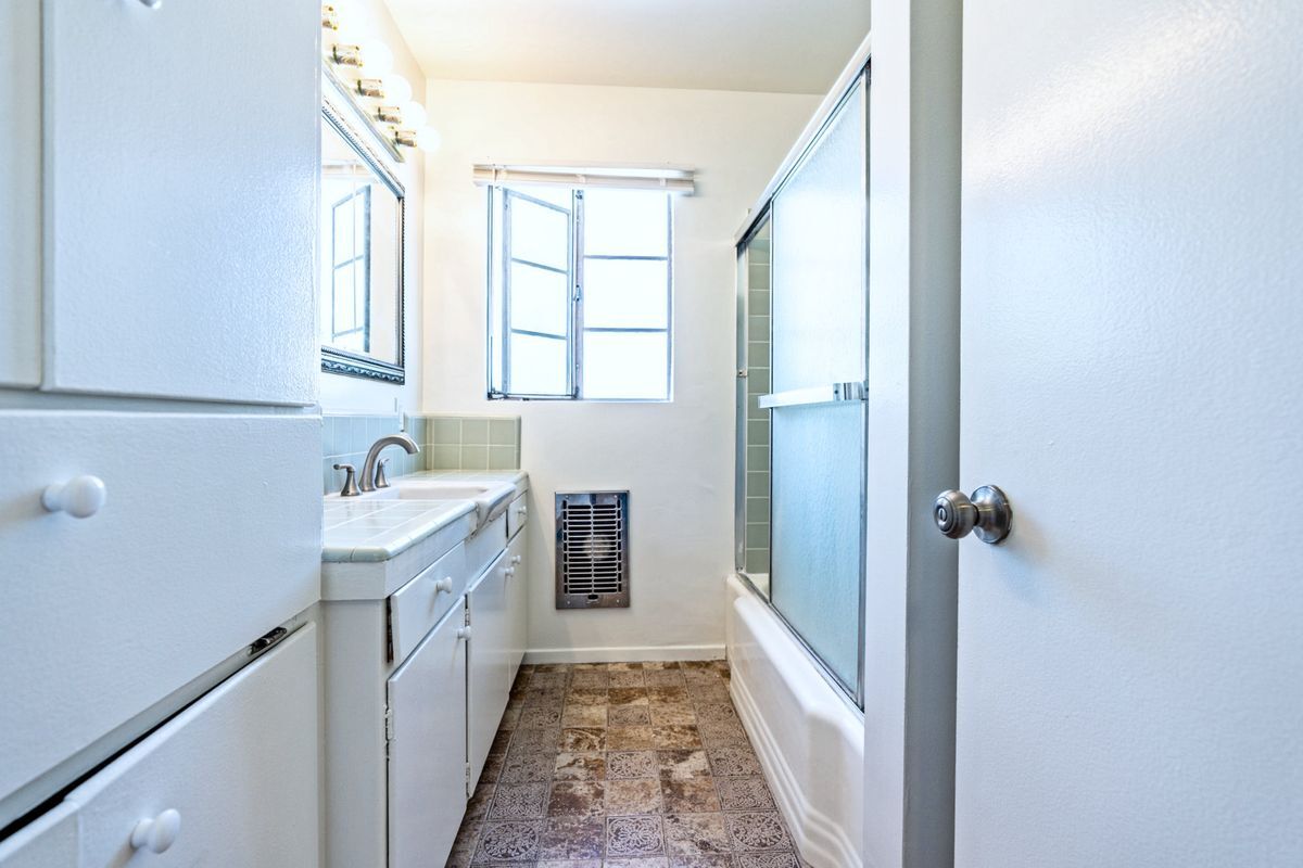 Building Photo - 1801 Fair Oaks Ave