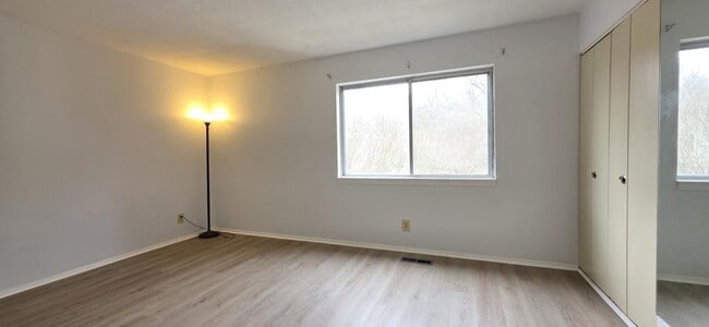 Building Photo - 220 Elizabeth St