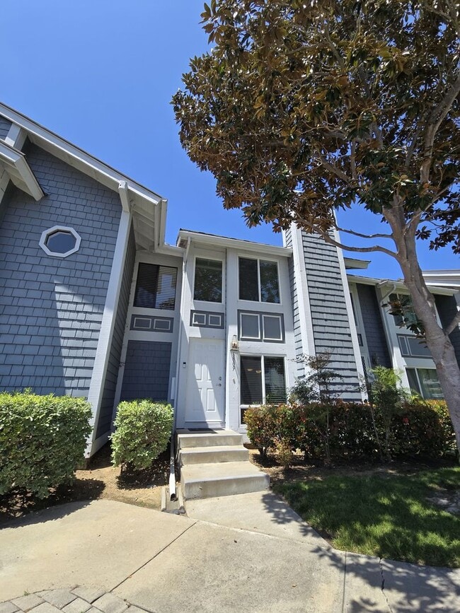 Building Photo - Coastal Living: 2-Bed, 1.5-Bath Townhome w...