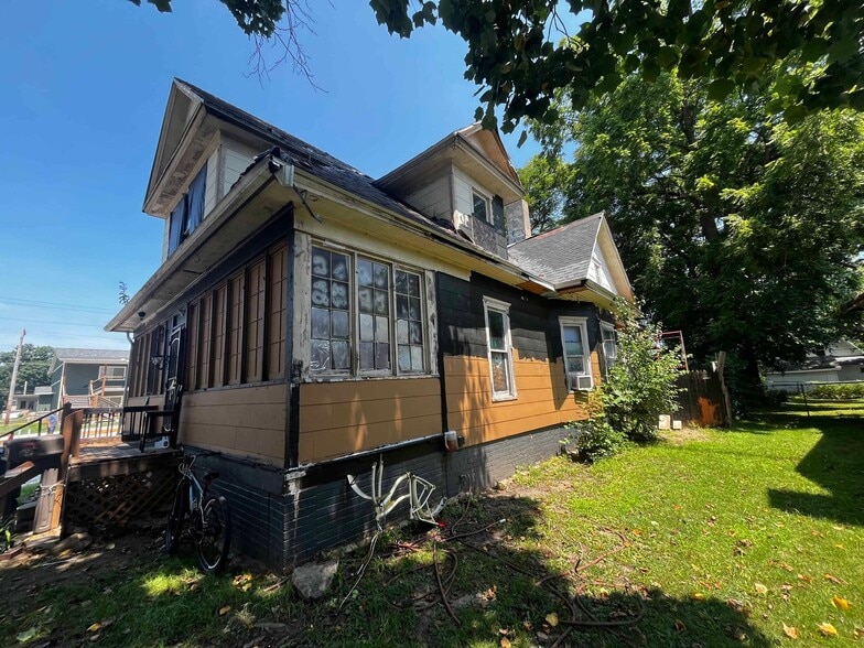 Building Photo - 809 Grant St