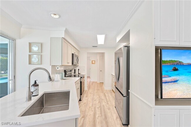 Building Photo - 2125 Marina Dr